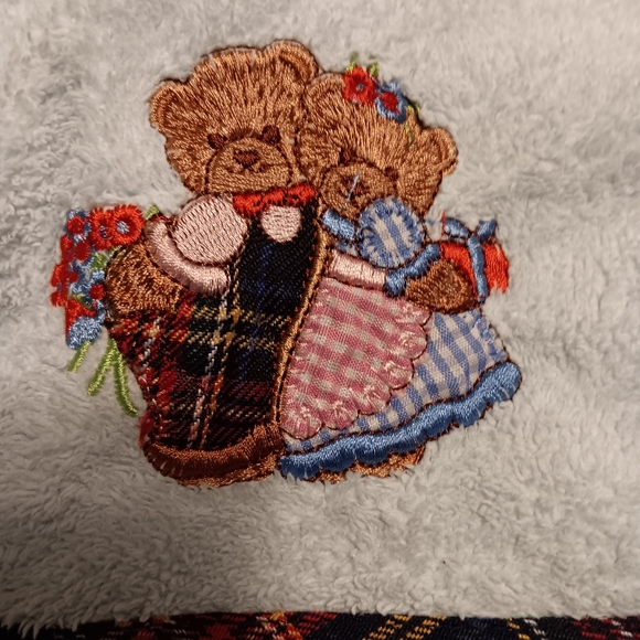 3 piece bath set super soft xlg bath sheet ,med sz ie for hair, and a handtowel - Picture 2 of 2